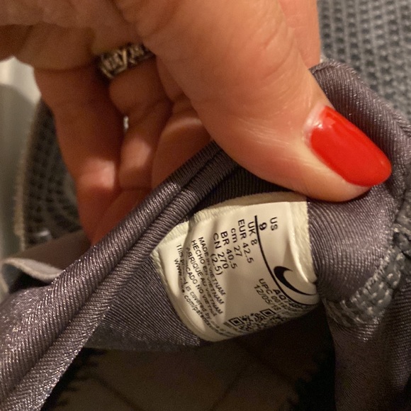 Nike met con sport as good as new. My son outgrew them after wearing them once! - Picture 8 of 8